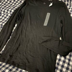 NEW: Gap Long-Sleeve Crew Neck Shirt - Black